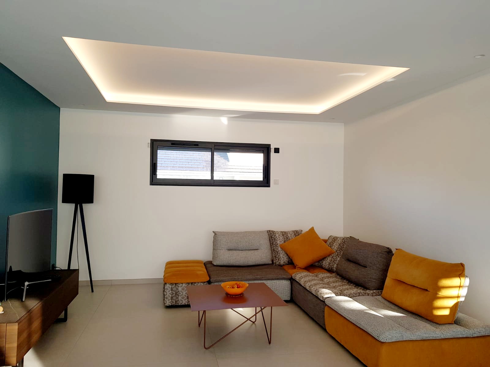 Rénovation d'une maison complète comprenant peinture, carrelage, plomberie, électricité, parquet, plâtrerie et isolation